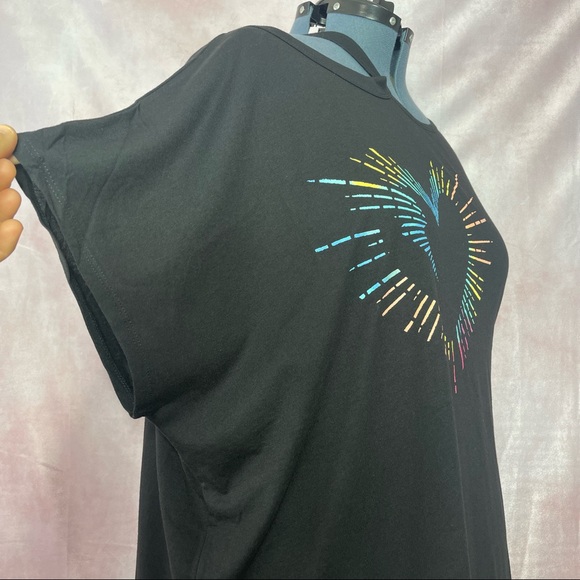 Torrid LOVESICK Black Cold Shoulder Heart Rays Tee NWT Size 3X - Picture 7 of 17
